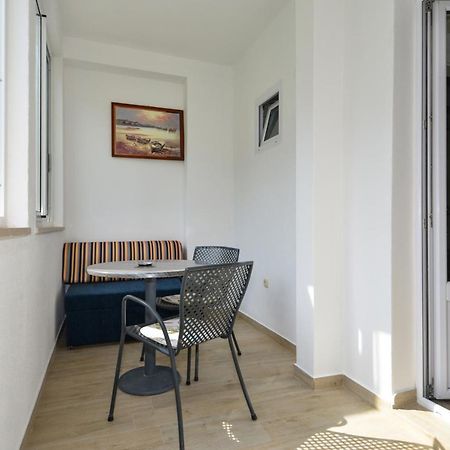 Apartmani Dina Makarska Eksteriør billede