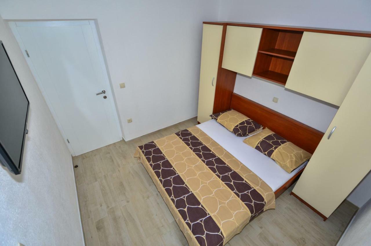 Apartmani Dina Makarska Eksteriør billede