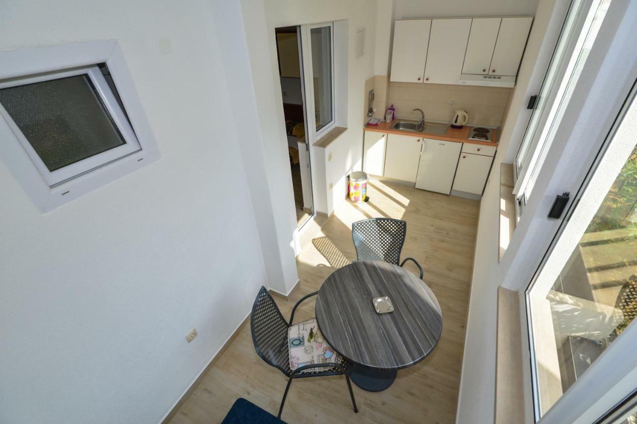 Apartmani Dina Makarska Eksteriør billede