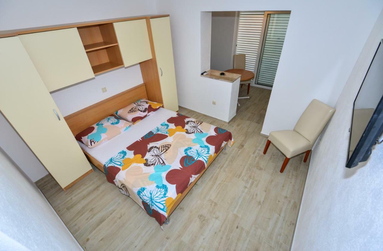 Apartmani Dina Makarska Eksteriør billede