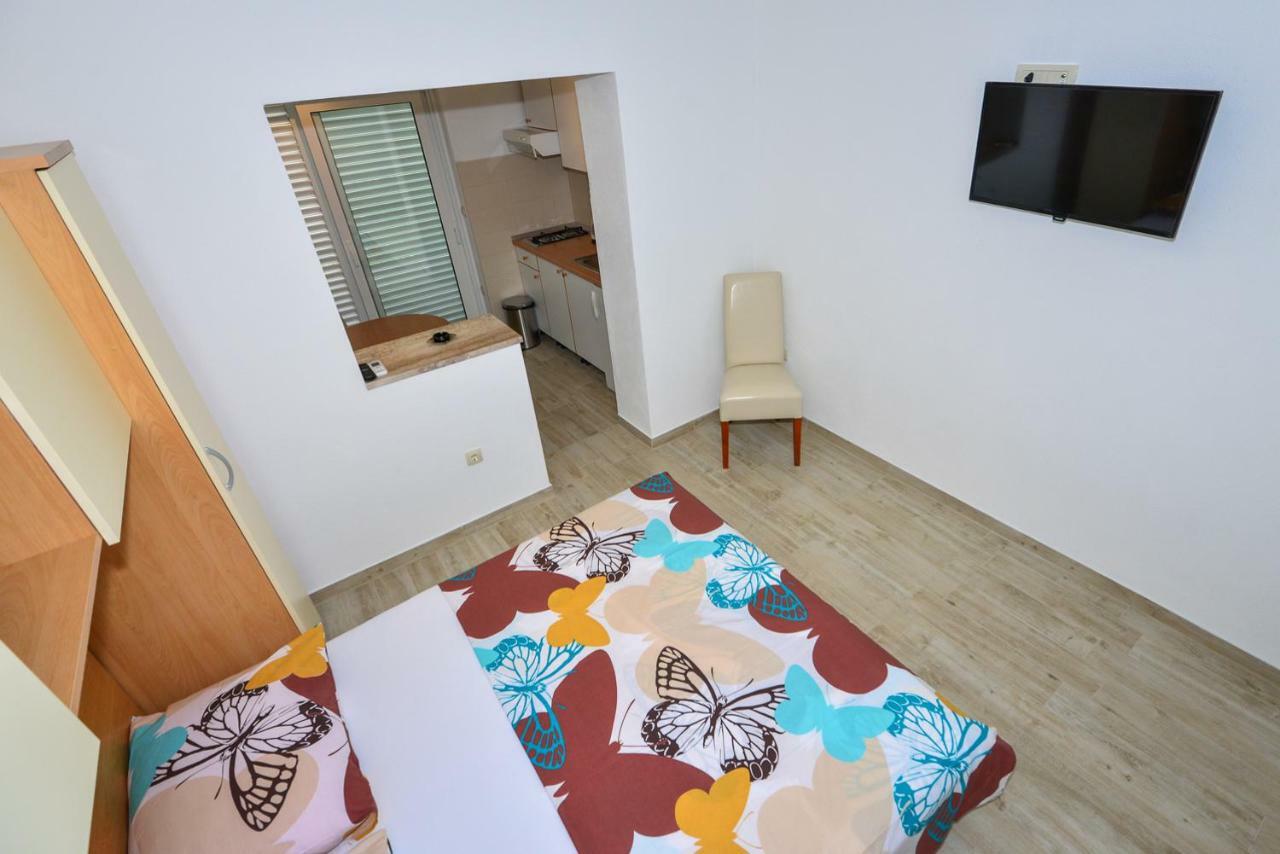 Apartmani Dina Makarska Eksteriør billede