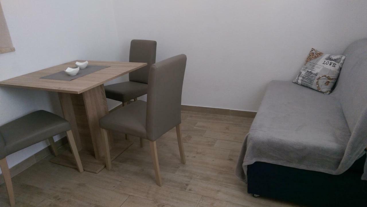 Apartmani Dina Makarska Eksteriør billede