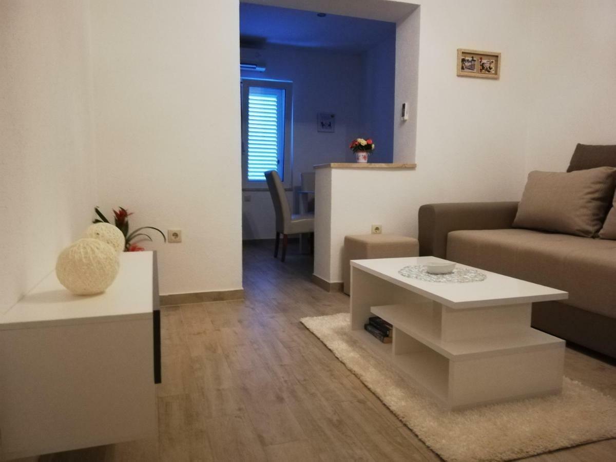 Apartmani Dina Makarska Eksteriør billede