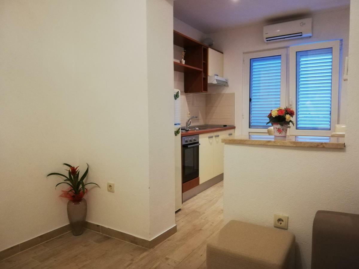 Apartmani Dina Makarska Eksteriør billede