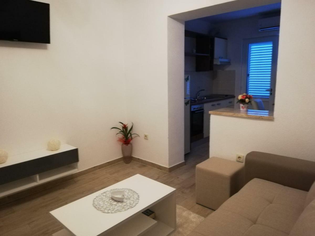 Apartmani Dina Makarska Eksteriør billede